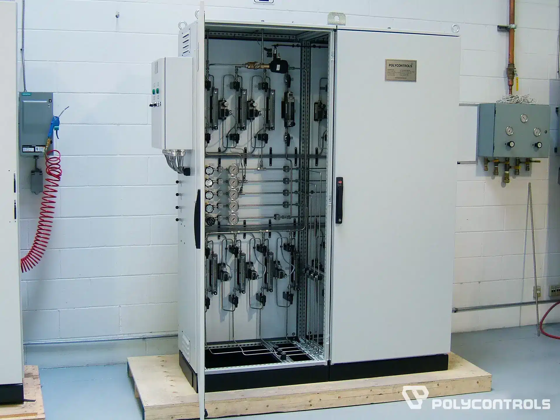 Polycontrols Automatic gas control unit for annealing furnaces (N2, CO2, CO, H2) Corem